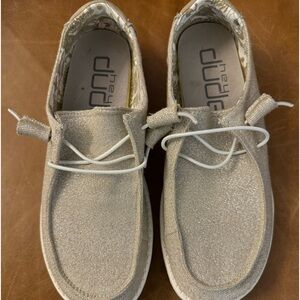 Hey Dude Wendy stretch sparkling beige size 8 like new